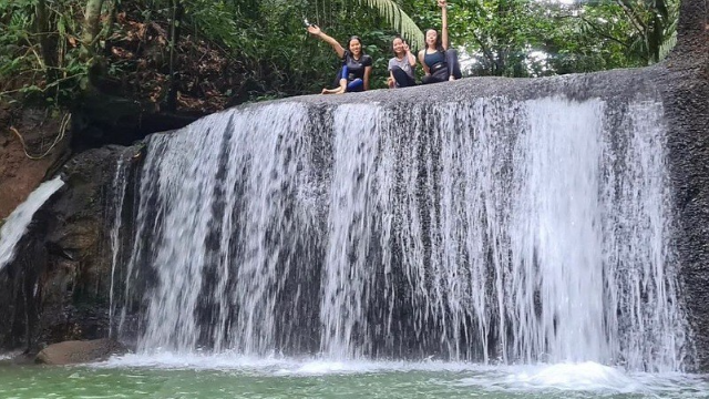 Menikmati Keindahan Pemandangan Air Terjun Tangkahan